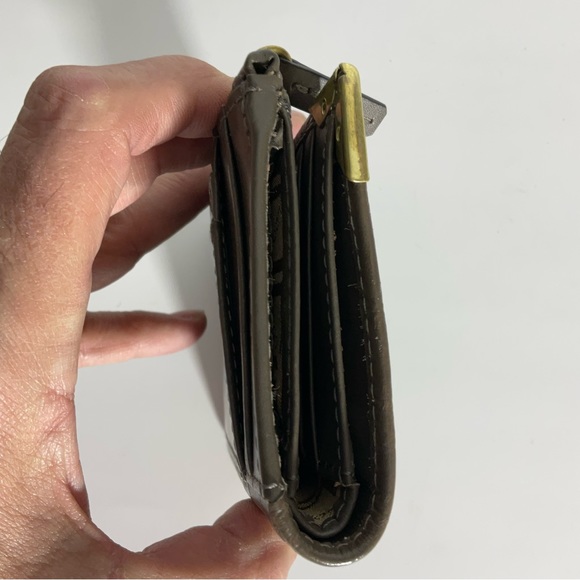 LODIS Brown Crocs Leather Bifold Sm Wallet Gold Hardware, 8 Card Slots Zip Area - Picture 7 of 16